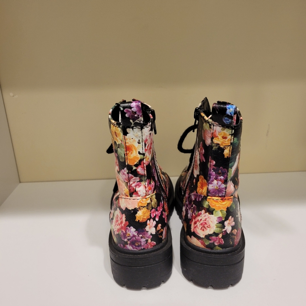 Soda Floral Lace-Up Women's Boots - Picture 4 of 5